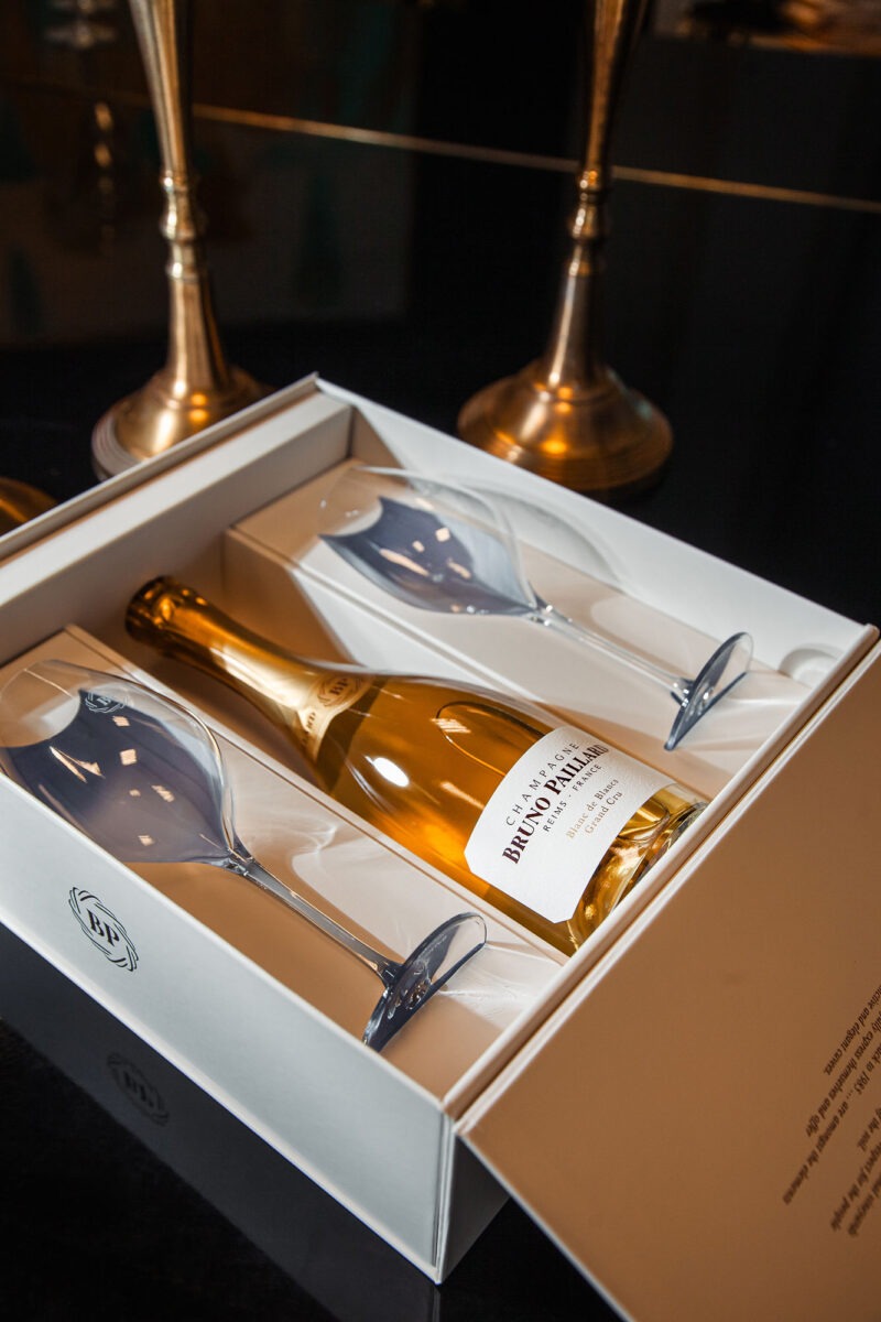 Kinkekomplekt Bruno Paillard Blanc de Blancs ja 2 šampanjapokaali